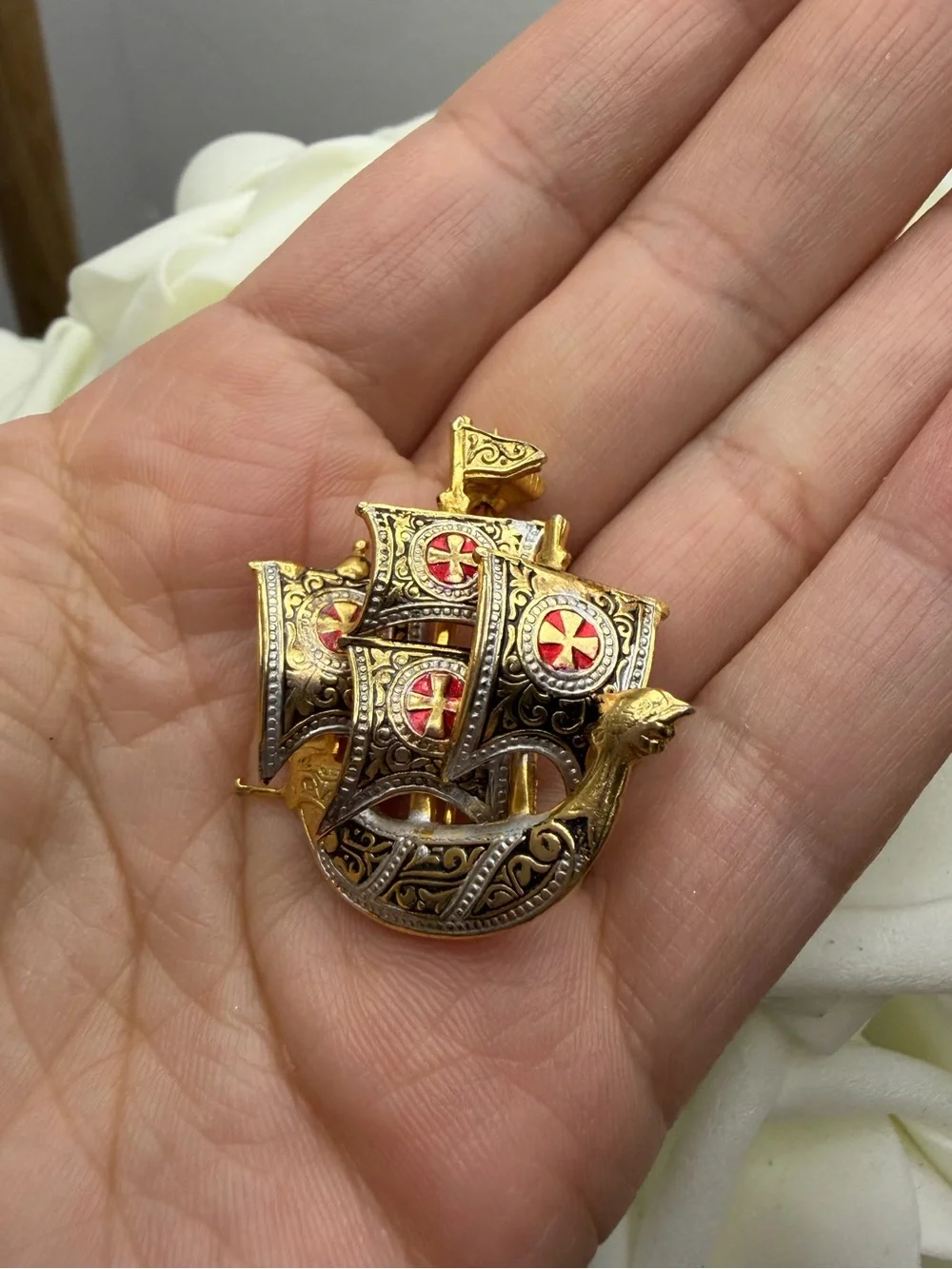 Vintage Gold-Tone Spain 🇪🇸 toledano gold plated Brooch with Red Enamel Accents